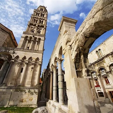 아파트 Vicenco Location 스플리트